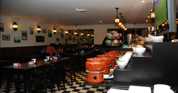 Futebol e chopp gelado no Gutha Bar